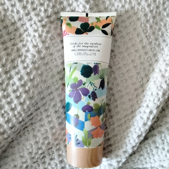 Library of Flowers Shower Gel 💜💜 - Picture 4 of 6